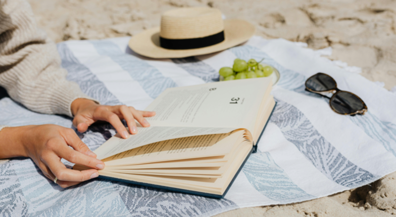 Choosing the Perfect Towel for the Beach: A Guide to Comfort, Durability, and Style
